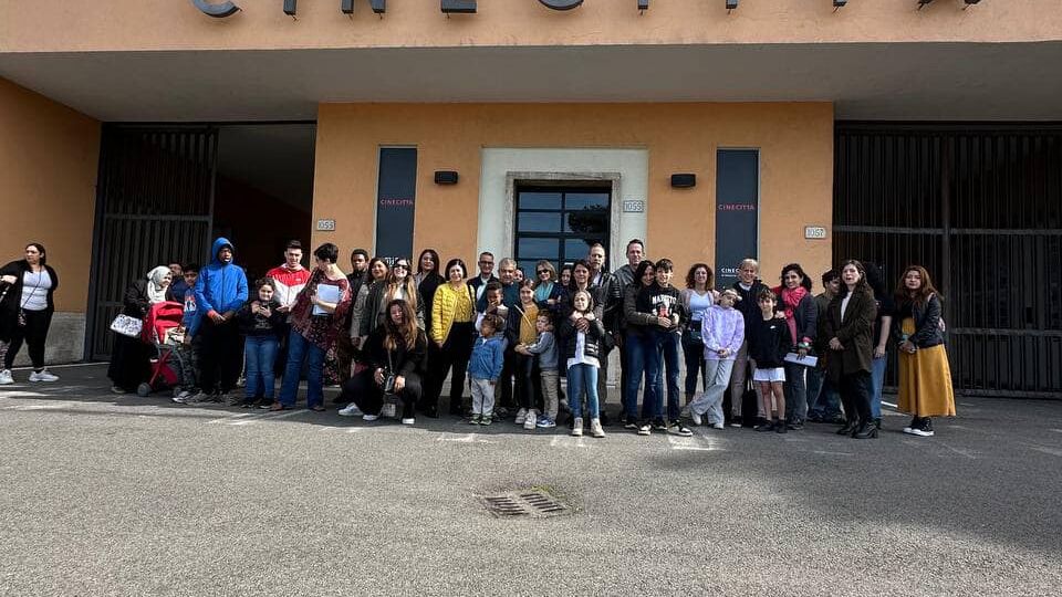foto di gruppo con le famiglie del progetto pippi