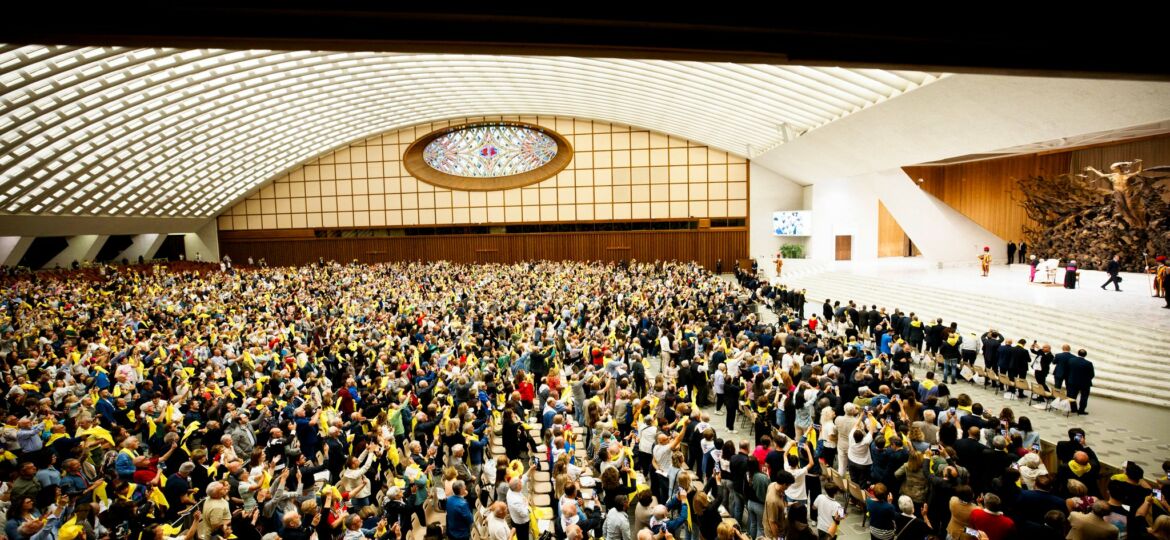 papa francesco alle acli siano voce della cultura della pace
