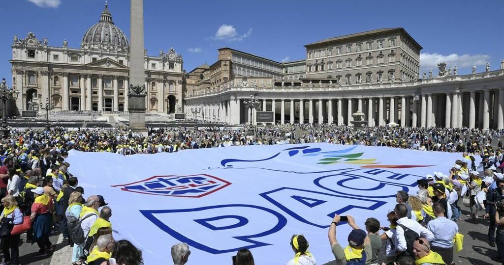 bandiera-pace-acli-piazza-san-pietro