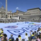 bandiera-pace-acli-piazza-san-pietro